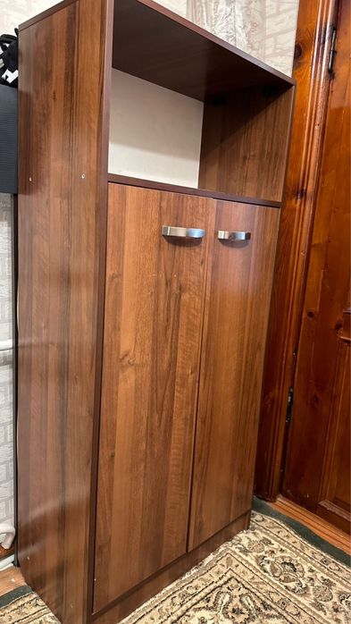 Шкаф и компьютерный стол в отличном состоянии