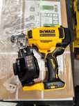 Акумулаторен такер - пистолет за битумни керемиди Девалт DeWALT DCN45R