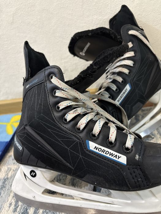 Коньки 37размер для хокей пойдет еще для массового катание