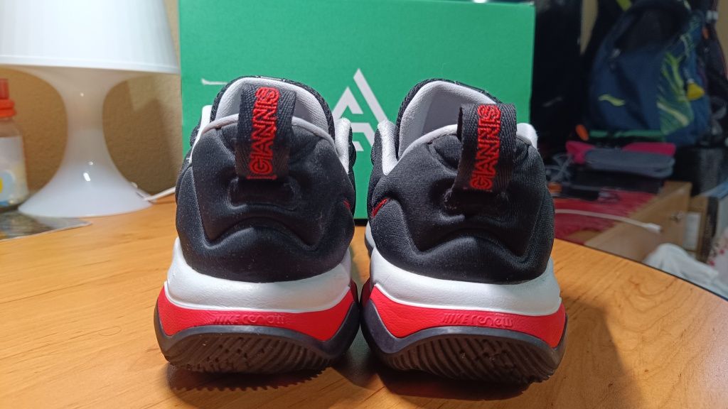 Маратонки Nike 42 номер