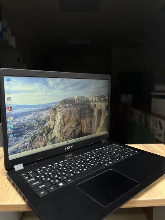 Ноутбук сатылат