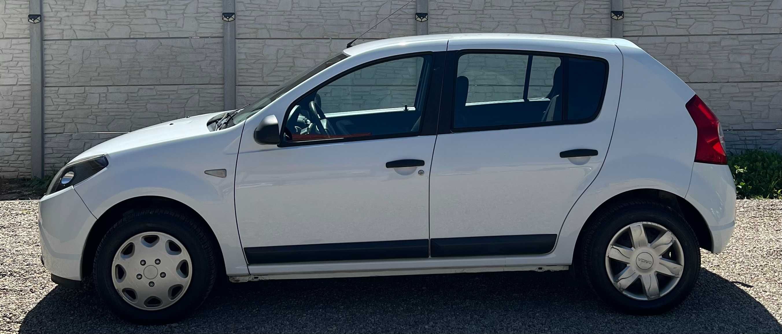 Dacia Sandero 1.2 benzina Eco  Celebration, AC ,FINANTARE AVANS 0