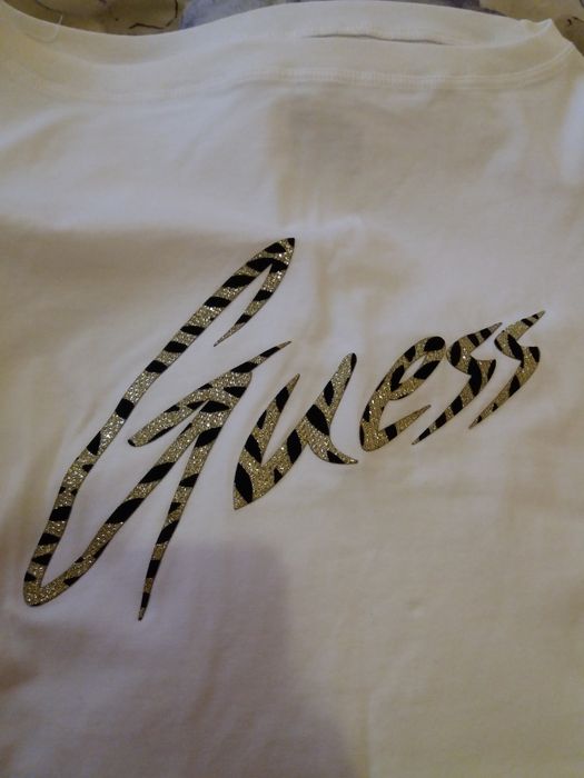 Блузка Guess и тениска Love Moschino Eлек Moncler