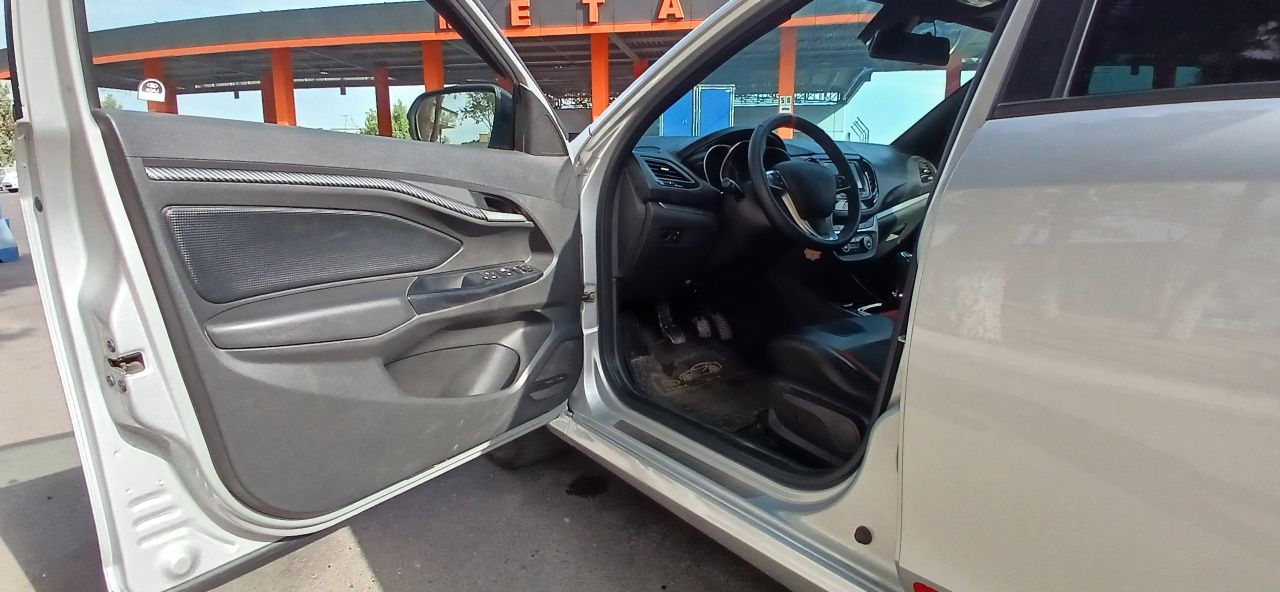 LADA VESTA SPORT 1.8 sotiladi