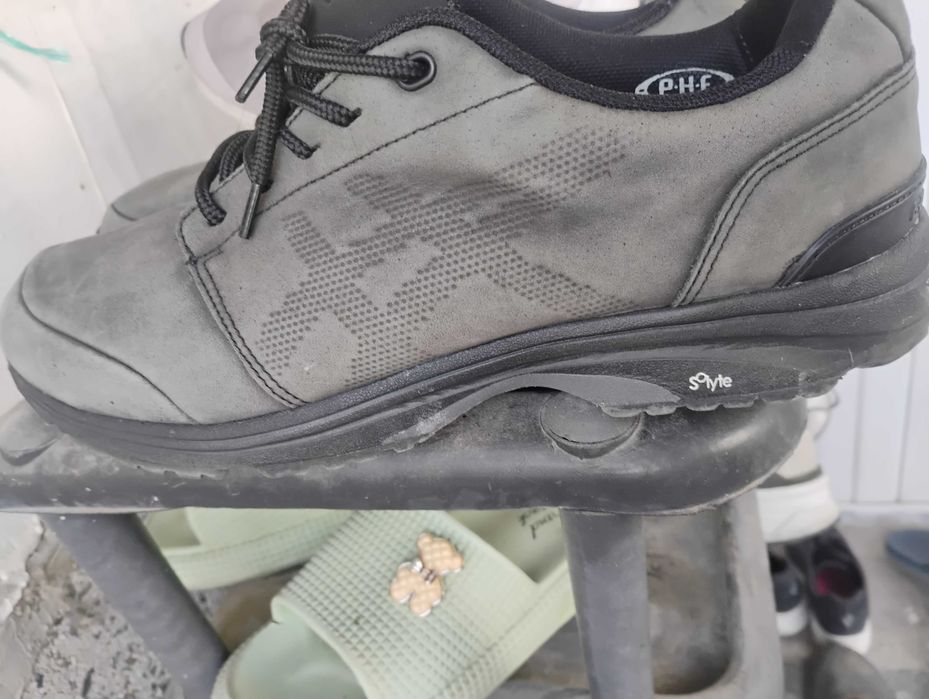 Маратонките са носени броени пъти от набук много са удобни и красиви