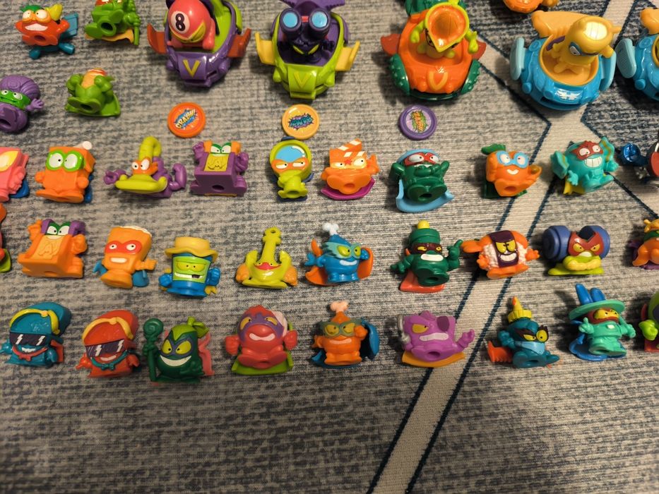 Colecție Super Zings ( roboti, mașină, tren , peste 90 figurine)  etc