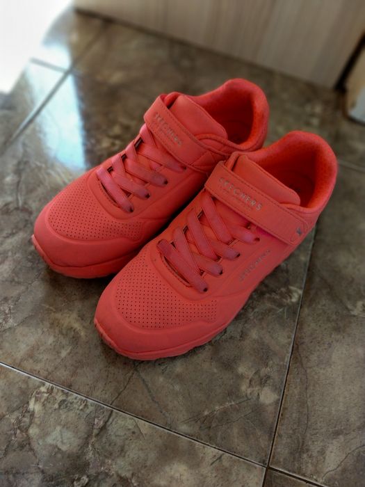 Маратонки Skechers неоново розово
