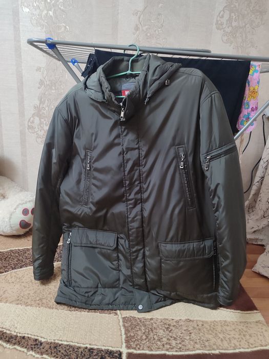 Продам новую фирменную куртку мужскую 66 размер