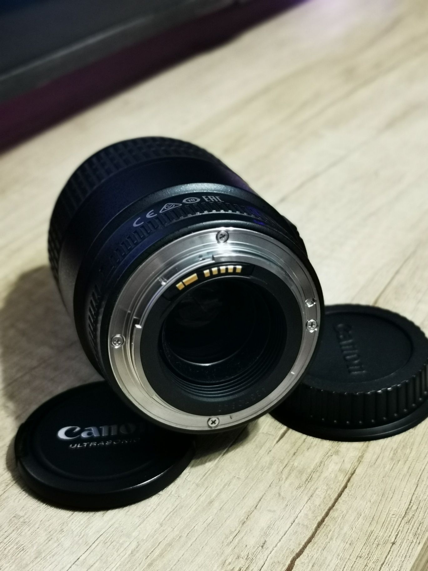 Canon EF 100mm f/2.8 USM Macro (1:1)