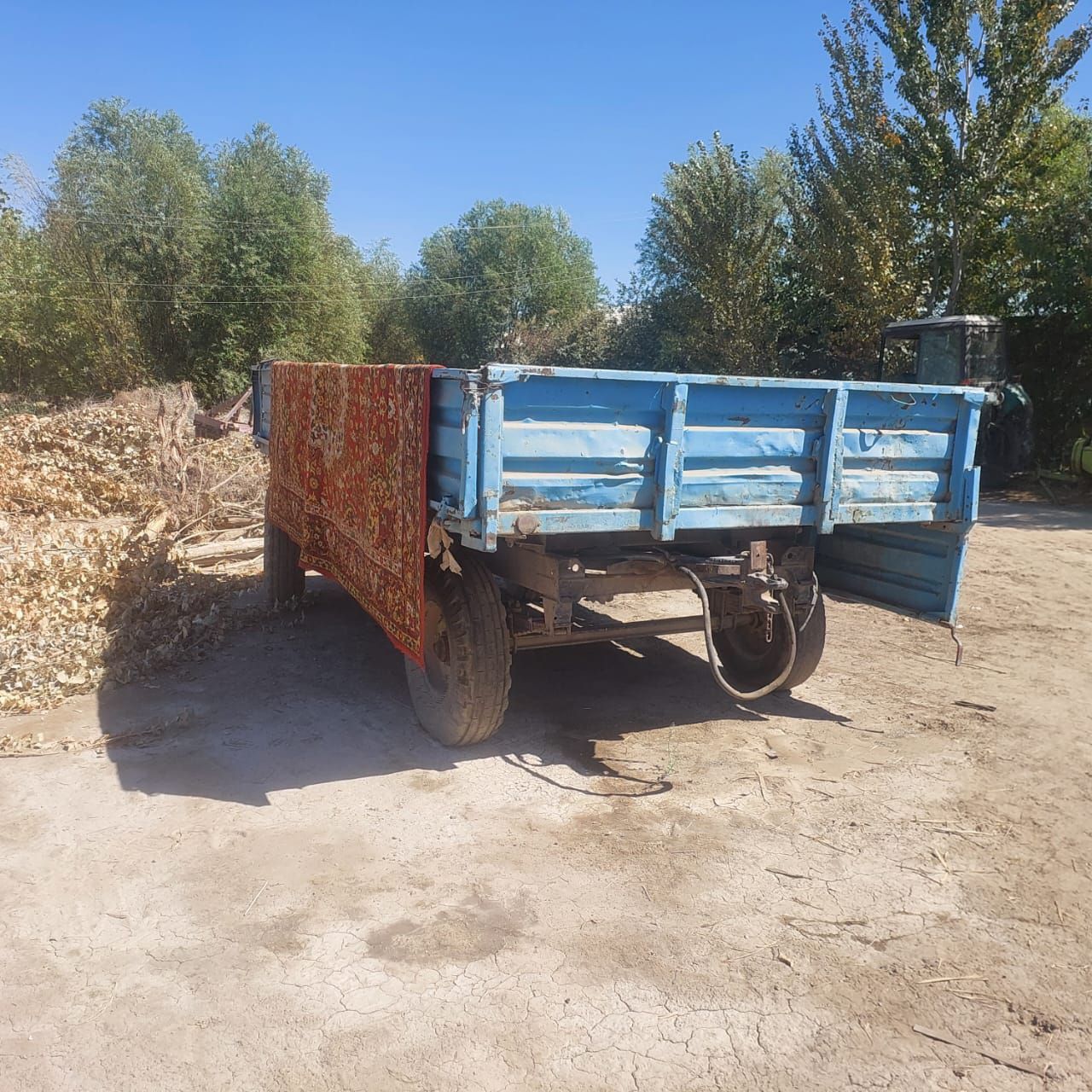 Traktor prisep sotiladi. Holati zor