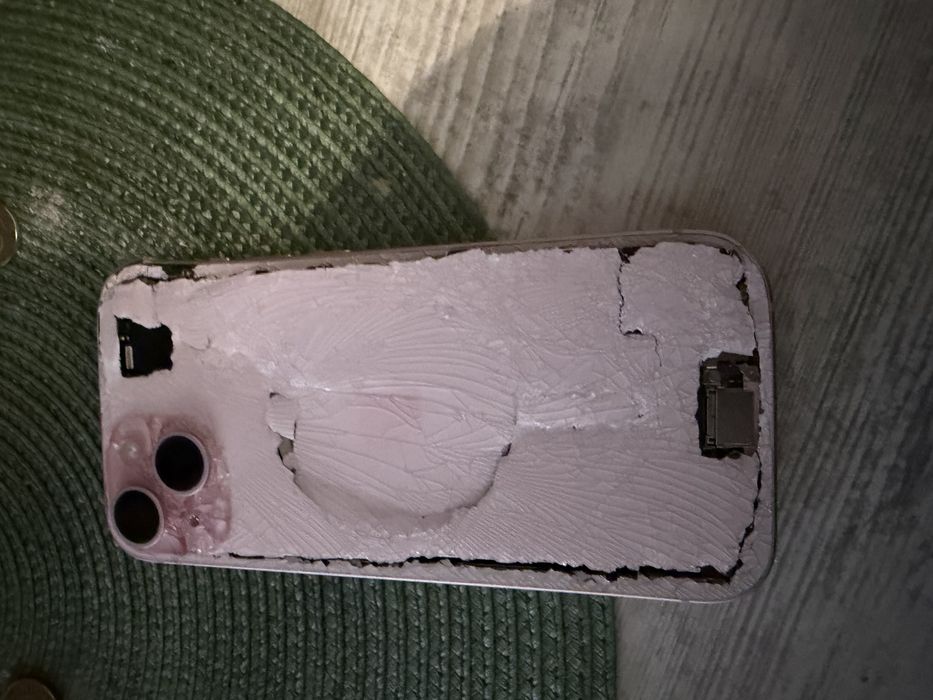 Продавам Айфон 15 за части!!