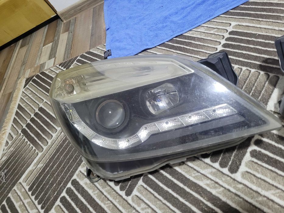 Faruri Opel Astra H GTC