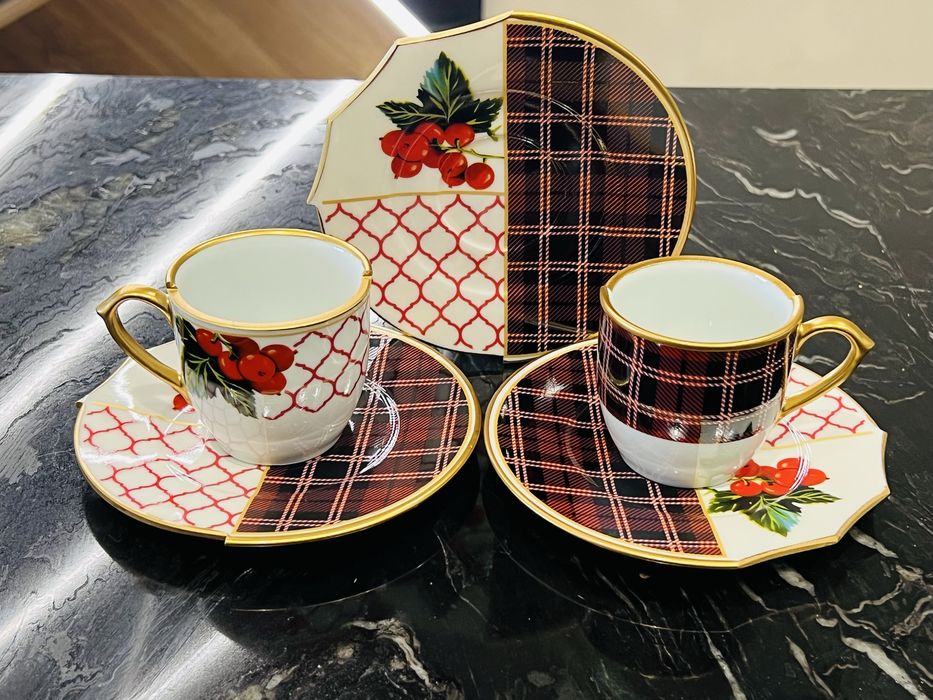 Коледен порцеланов сервиз от шест чаши и чинии