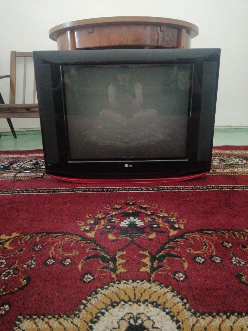 Продаю телевизор LG