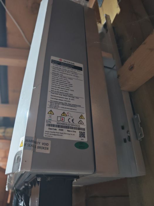 Хибриден инвертор GoodWe GW5048DES 5kW перфектно състояние