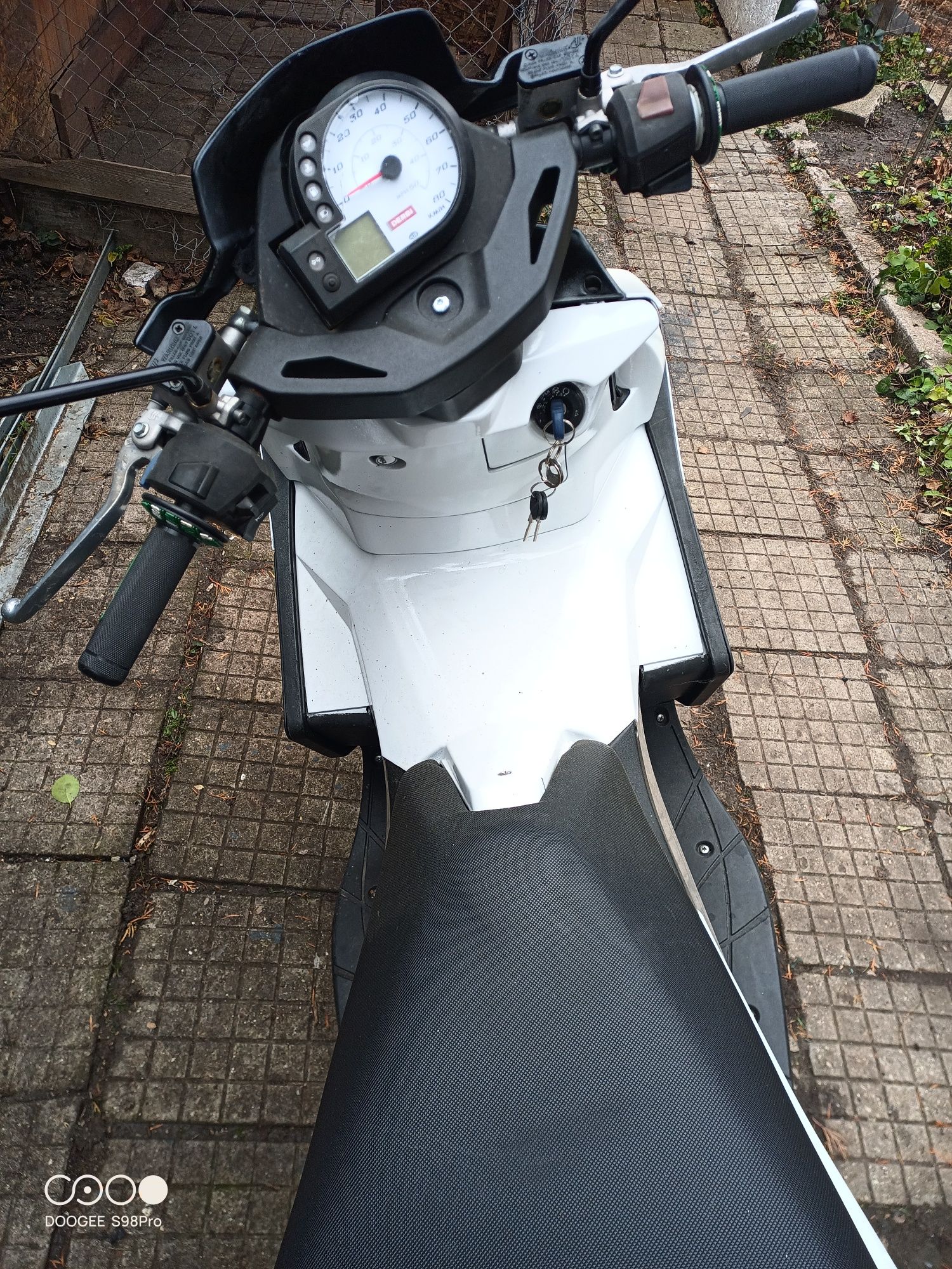 Продавам скутер Derbi GP1