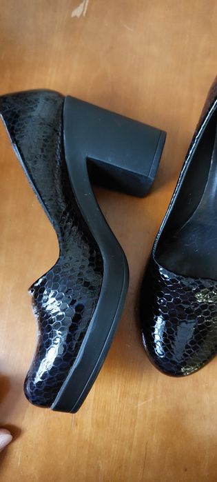 Туфли 38р б/у, лаковая кожа в отличном состоянии
