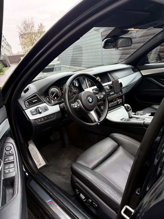 BMW Seria 5 530d xDrive 2015/07 Pachet M 4 butoane full istoric