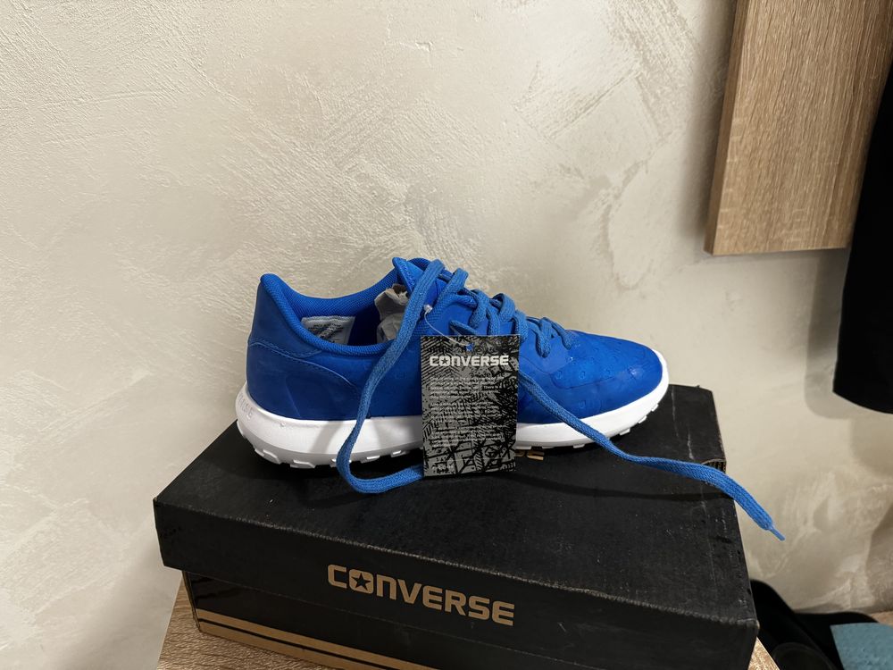Чисто нови маратонки за бягане Converse