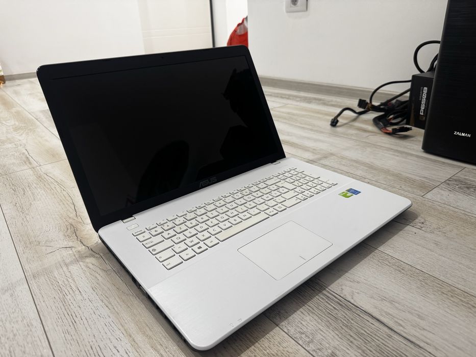 Laptop asus i3 cu placa video dedicata Nvidia