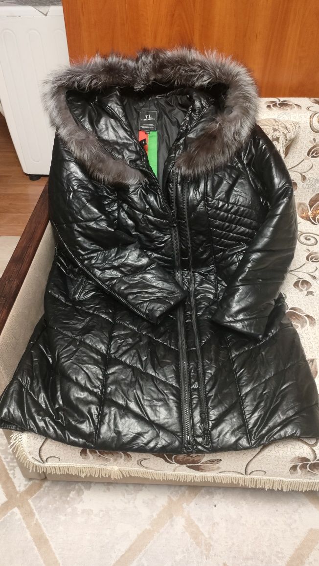 Продам куртку женскую