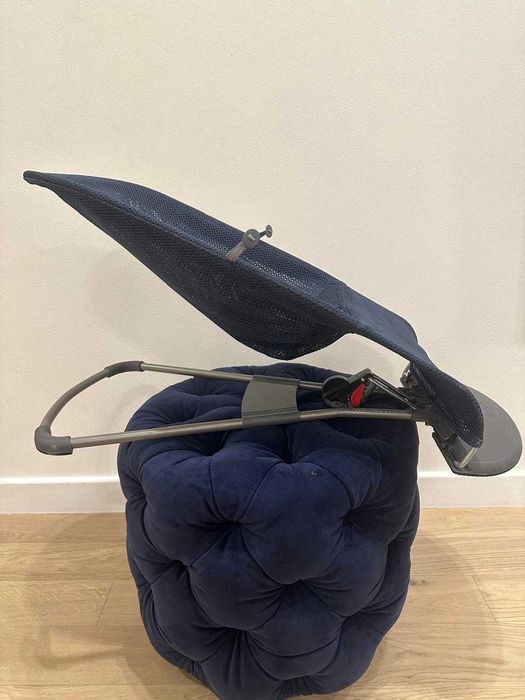 Продам шезлонг детский BabyBjorn.