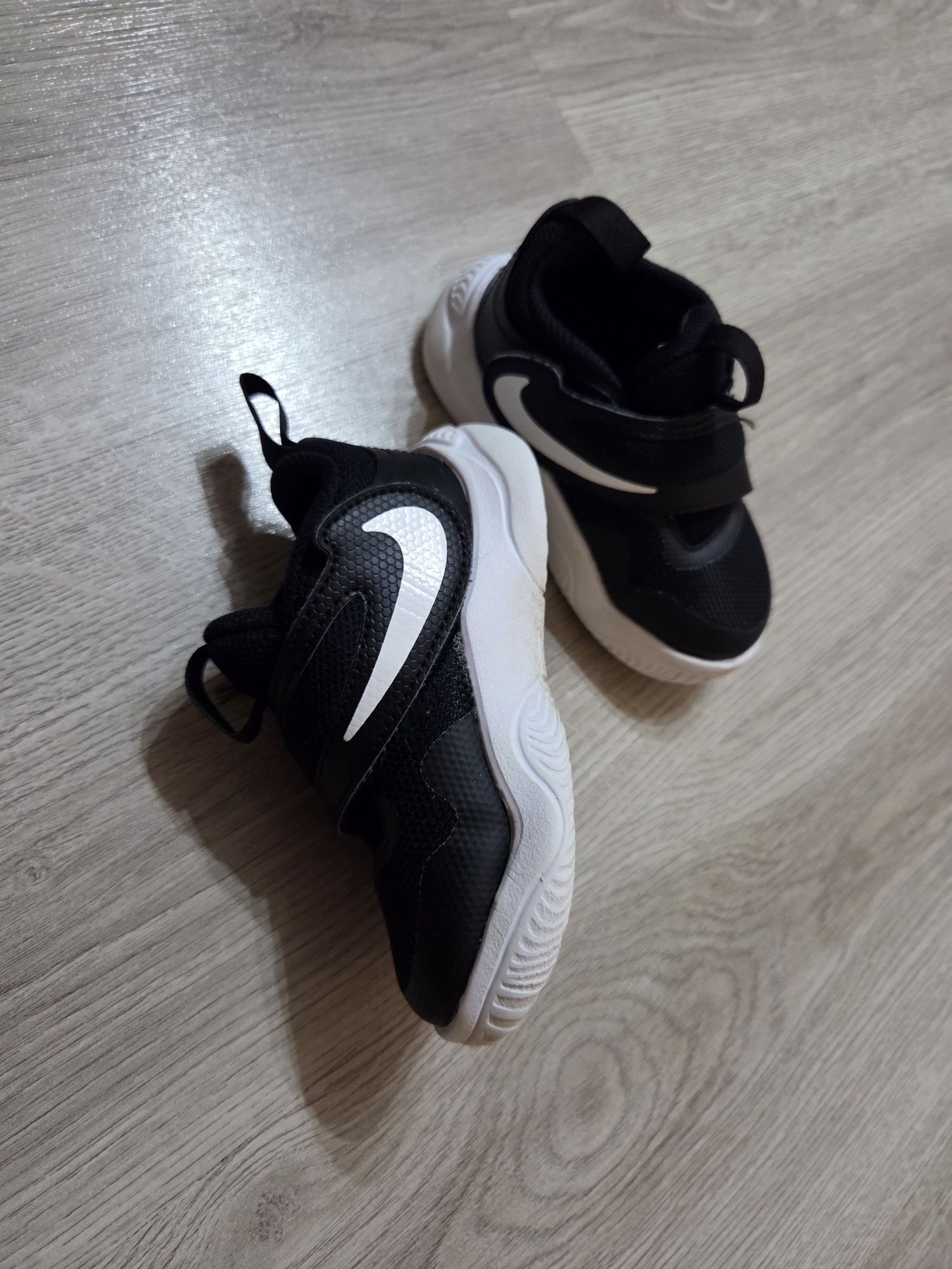 Кожени обувки Nike  за баскетбол с велкро и мрежести зони