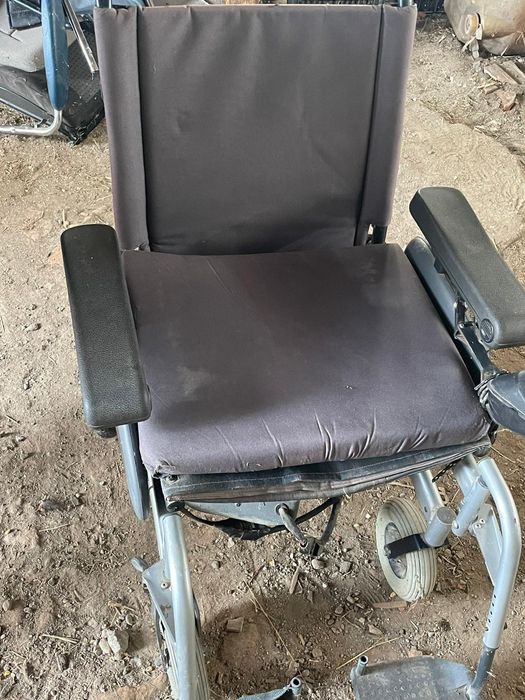 Vând cărucior handicap