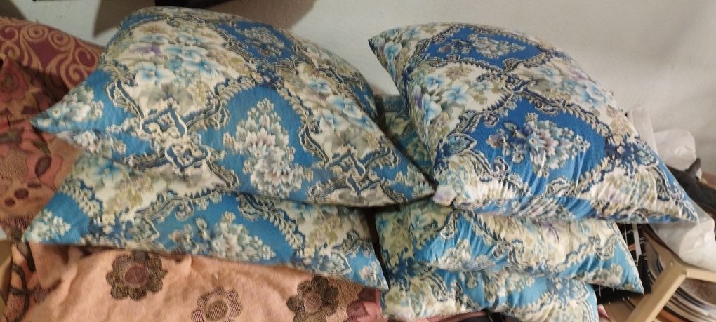 Продам матрасы и подушки.