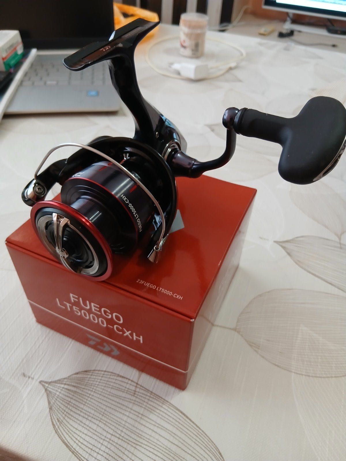 Макарата е чисто нова Daiwa Fuego LT5000 CXH