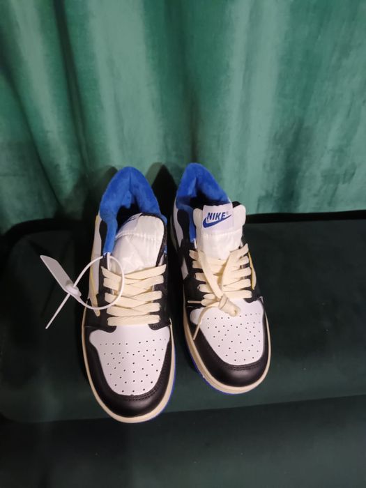 Jordan 1 low travis scott