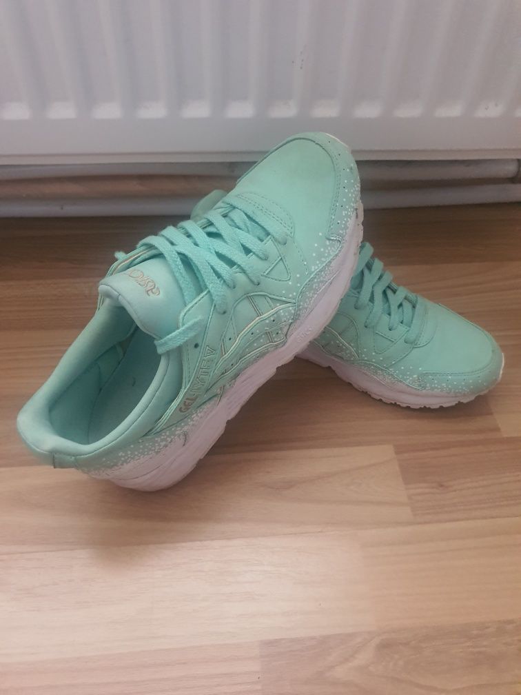Маратонки ASICS   39.5