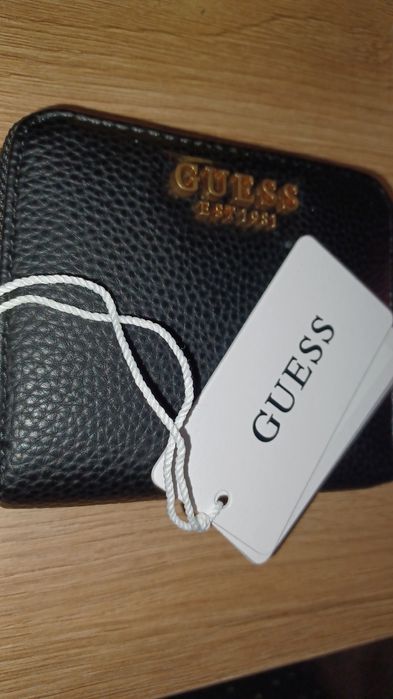 Дамско портмоне guess