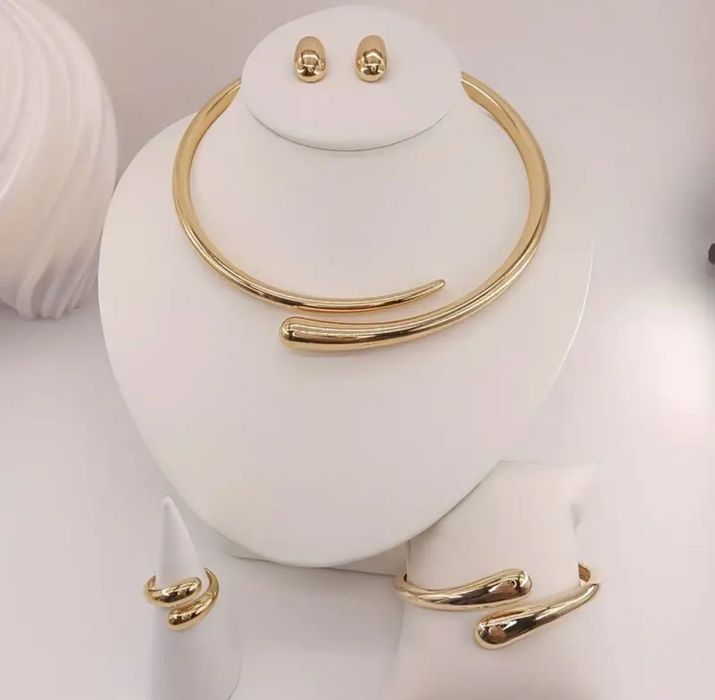 Дамски колиета чокъри