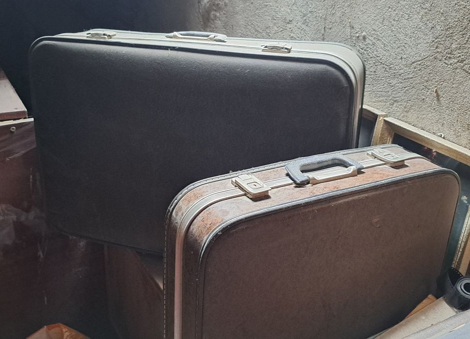 Подарявам 2 куфара за София