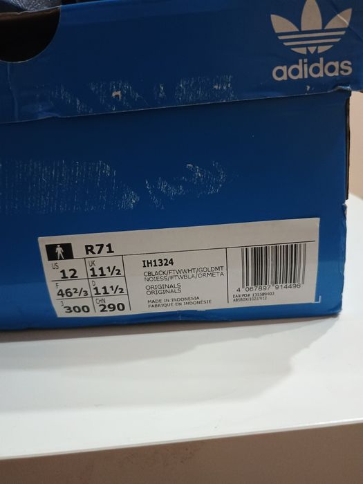 Продавам чисто нови оригинални мъжки спортни обувки Adidas.