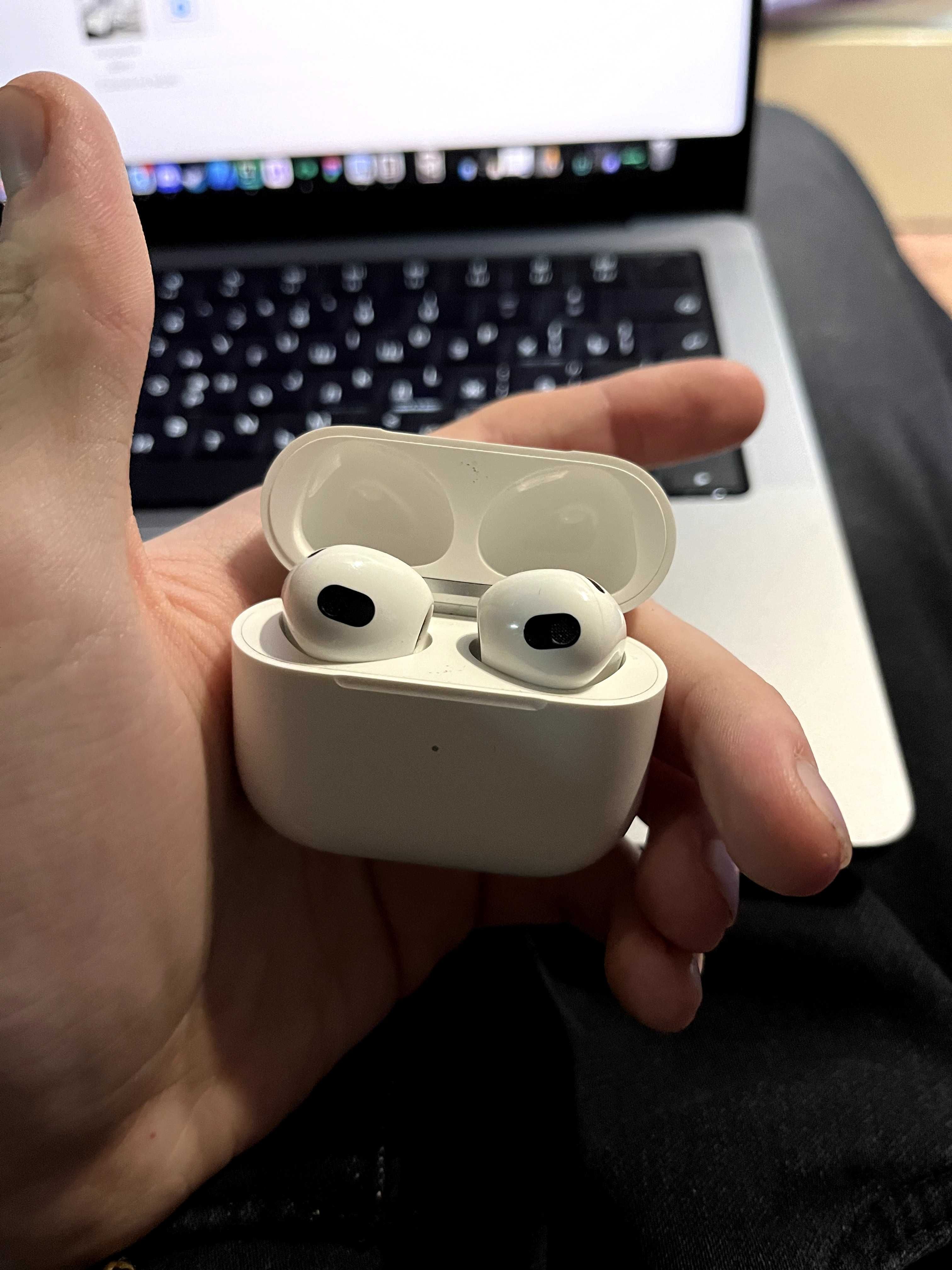 Продам Наушники Apple AirPods 3 MagSafe, БУ, Оригинал.