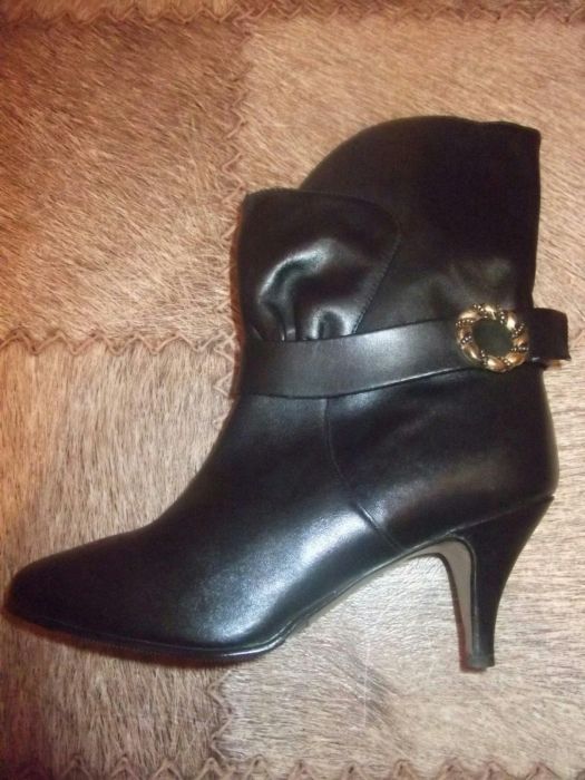 Продам сапожки новые р 35-36