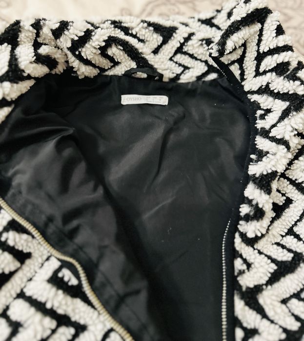 Зимно яке Oysho подходящо и за ски