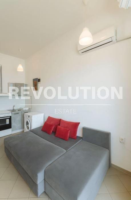 Дава се под наем Едностаен апартамент в Варна, Погреби - 37 кв.м за 259.08 € - Снимка #1