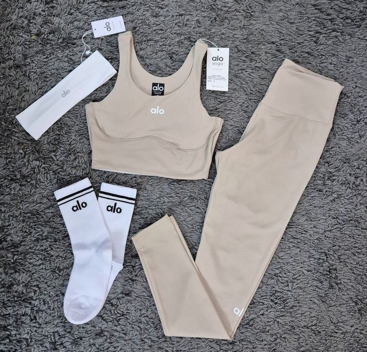 Дамски екипи, поли Alo