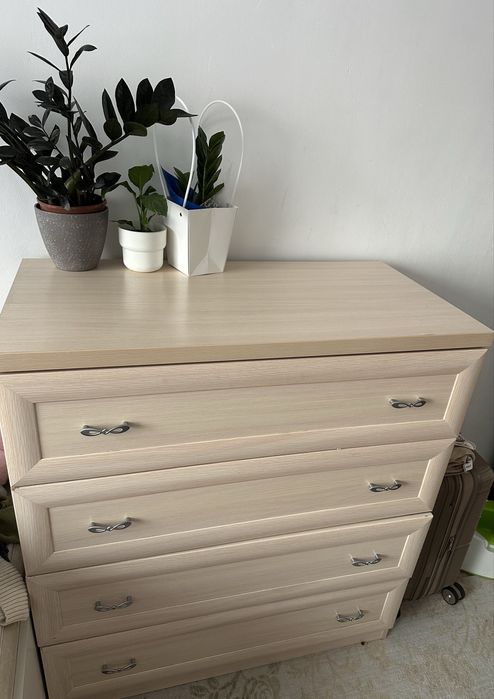 Комод с двумя тумбочками