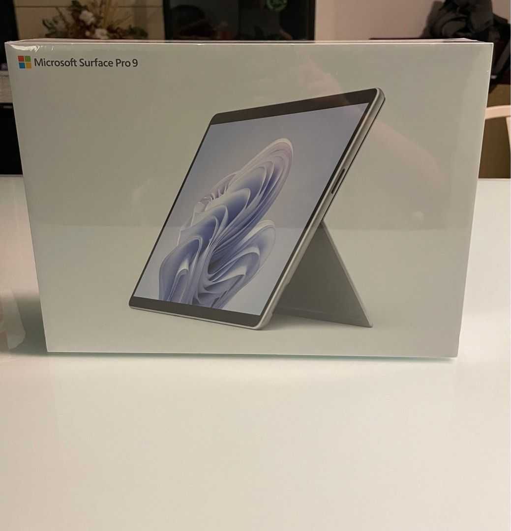 Microsoft Surface Pro 9 i5 8GB RAM, 256GB SSD