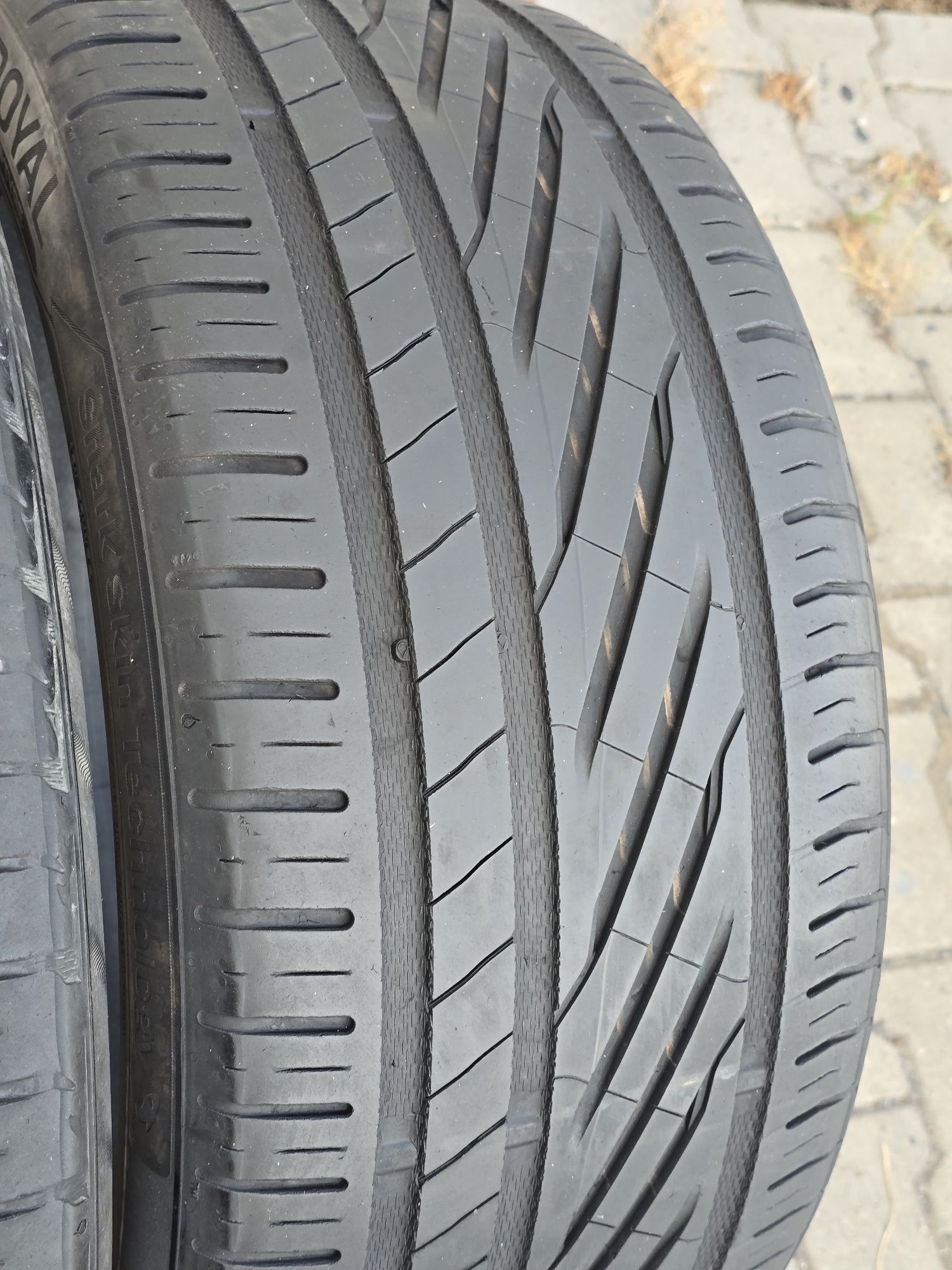 255 40 19 uniroyal