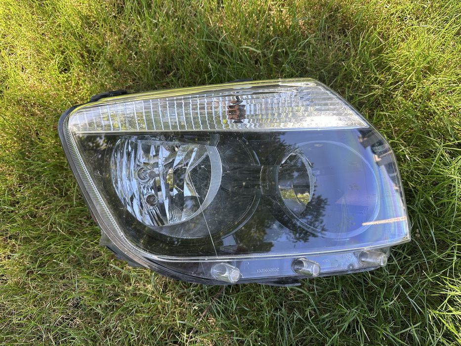 Far Dacia Duster 2010-2014 cu oglindă neagră