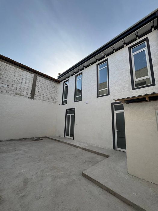 Fargonada 2 qavatli hovli katej yashashka tayyor holatda sotiladi