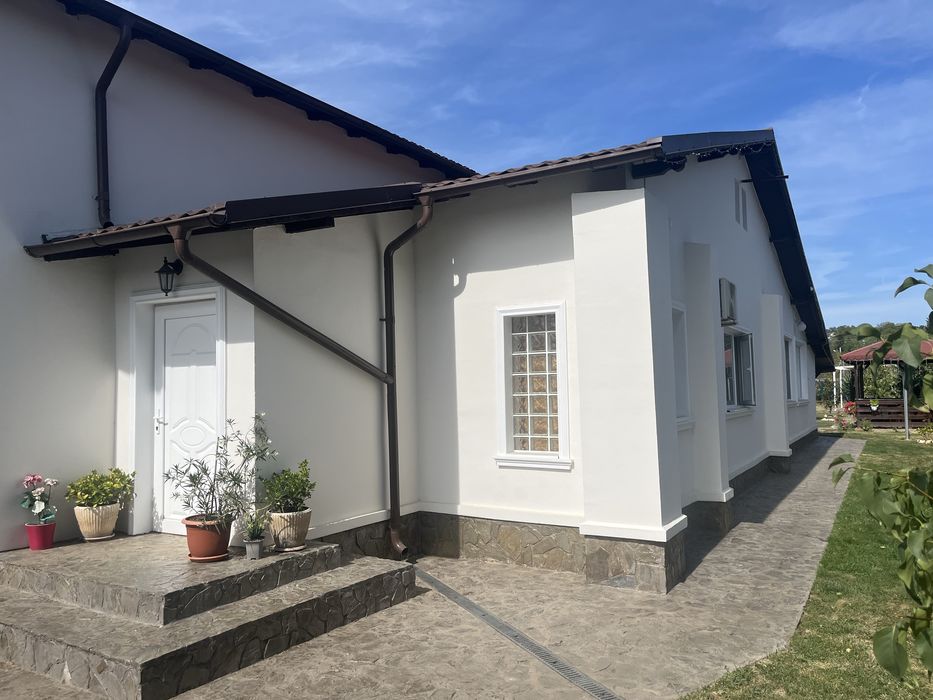 construim case la rosu si la cheie