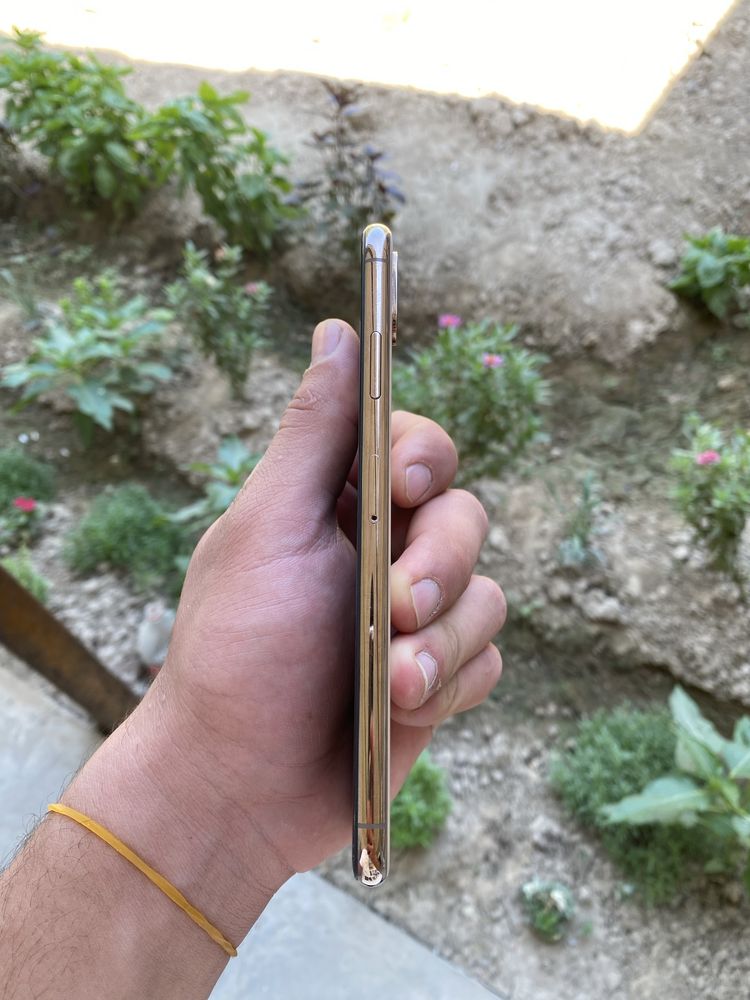 Iphone xs max.