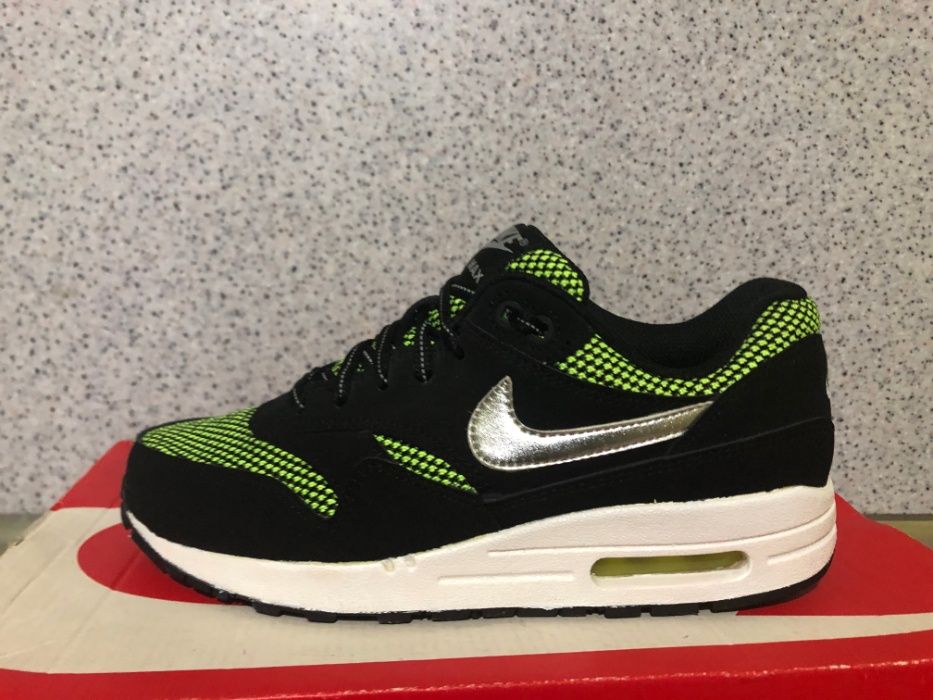 ОРИГИНАЛНИ *** Nike Air Max 1 Le Gs "Black Silver Volt"