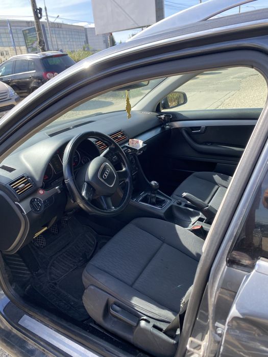 Vand a4 b7 pentru dezmembrari. Masina functioneaza